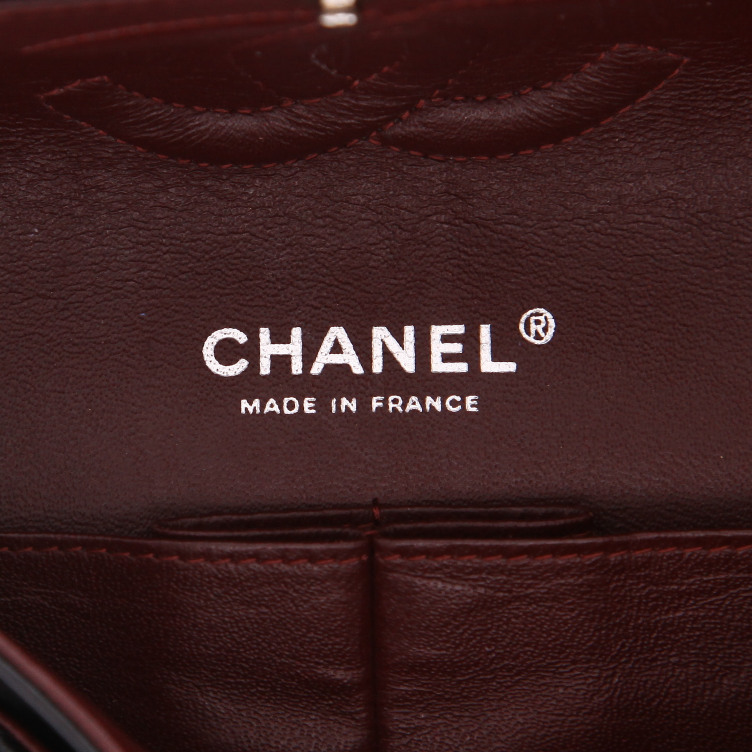 Bolso de mano Chanel  Timeless Classic en cuero acolchado negro - Detail D2