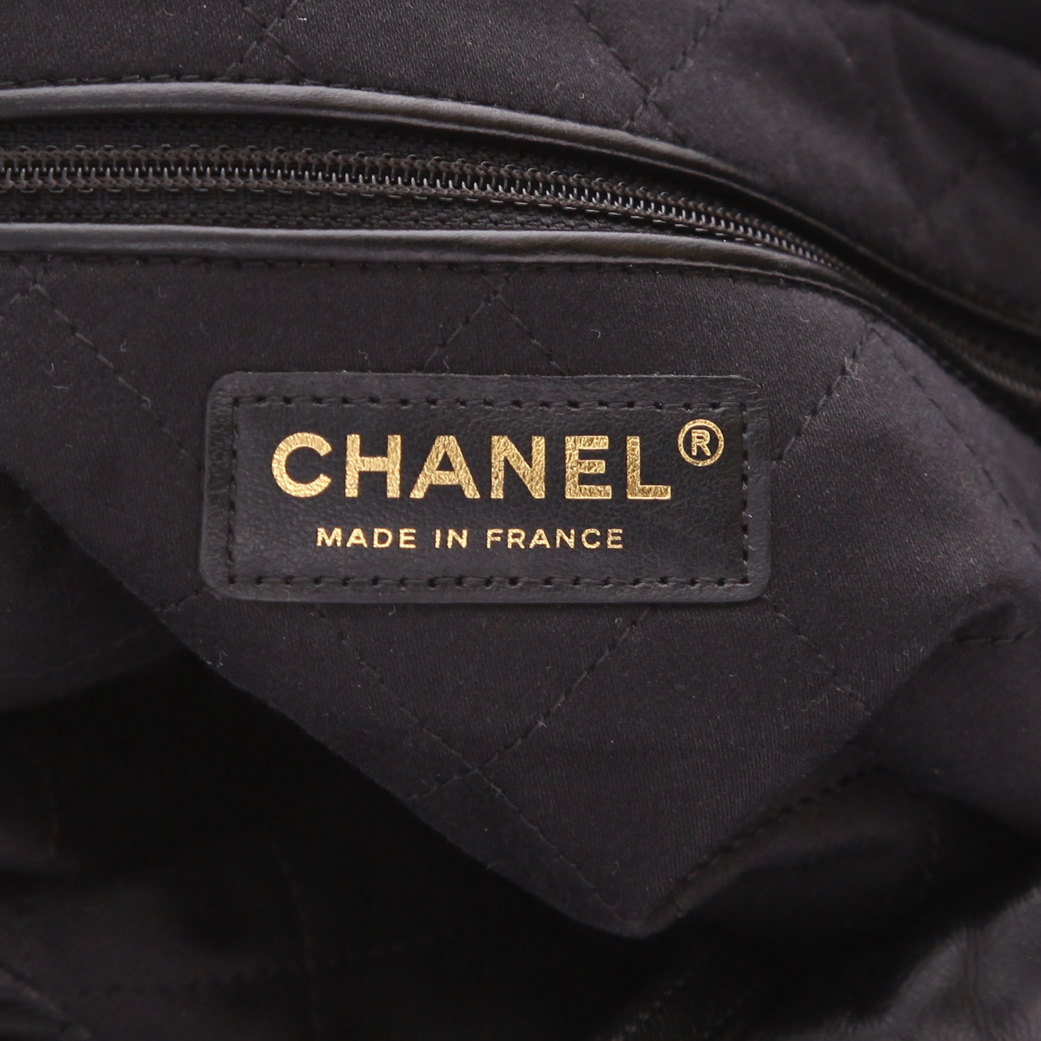 Chanel  22 shopping bag  in black leather - Detail D2