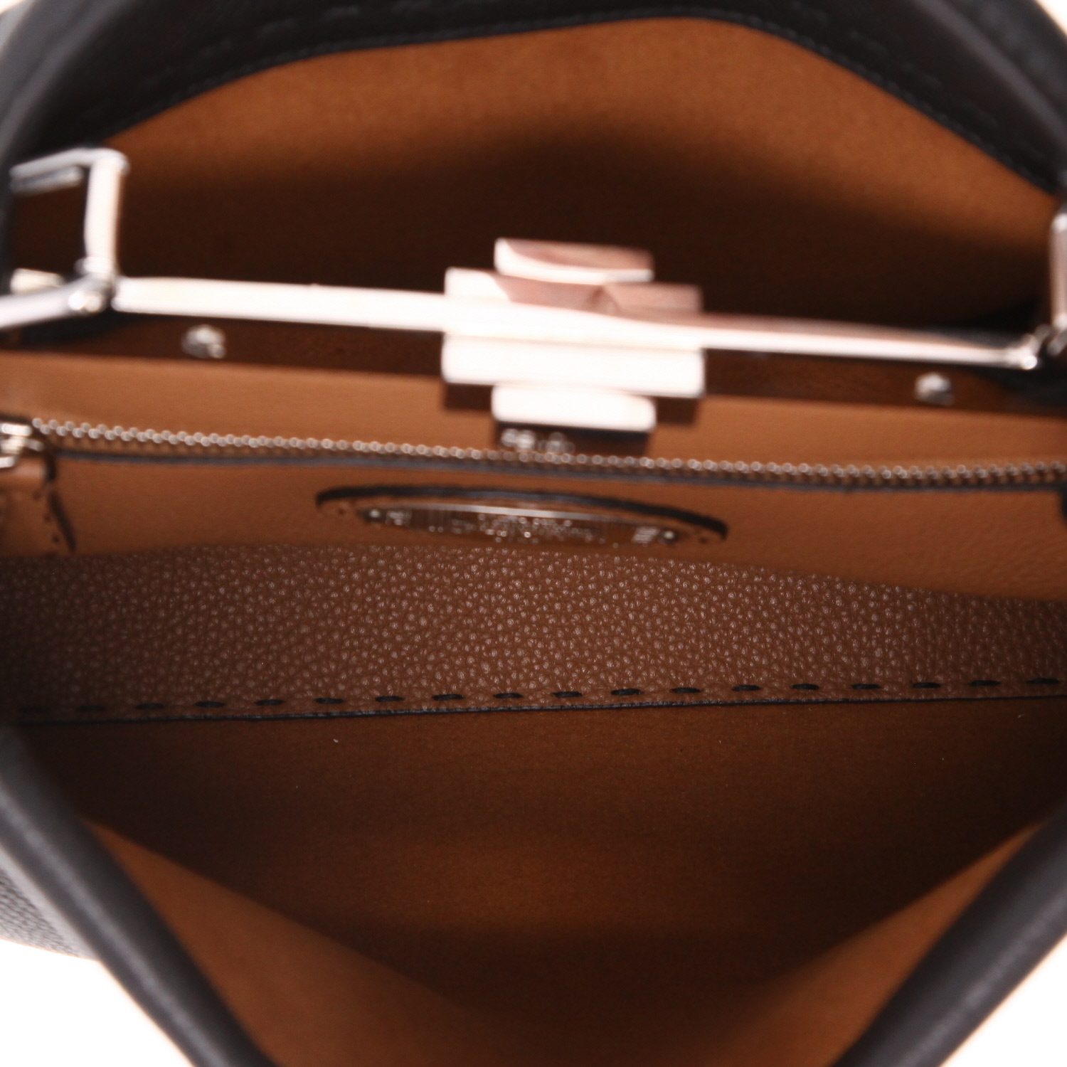Borsa Fendi  Peekaboo in pelle martellata nera - Detail D3