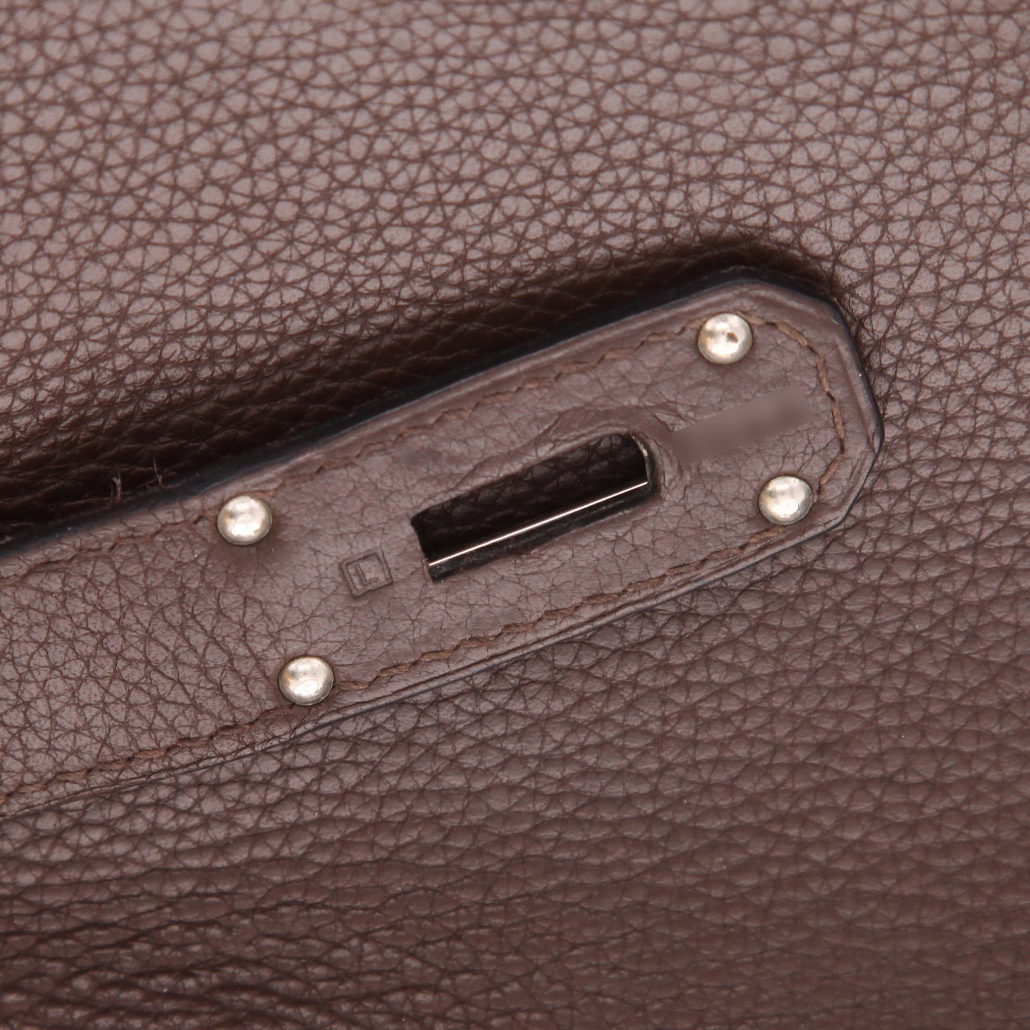 Hermès  Birkin Shoulder bag worn on the shoulder or carried in the hand  in brown togo leather - Detail D4