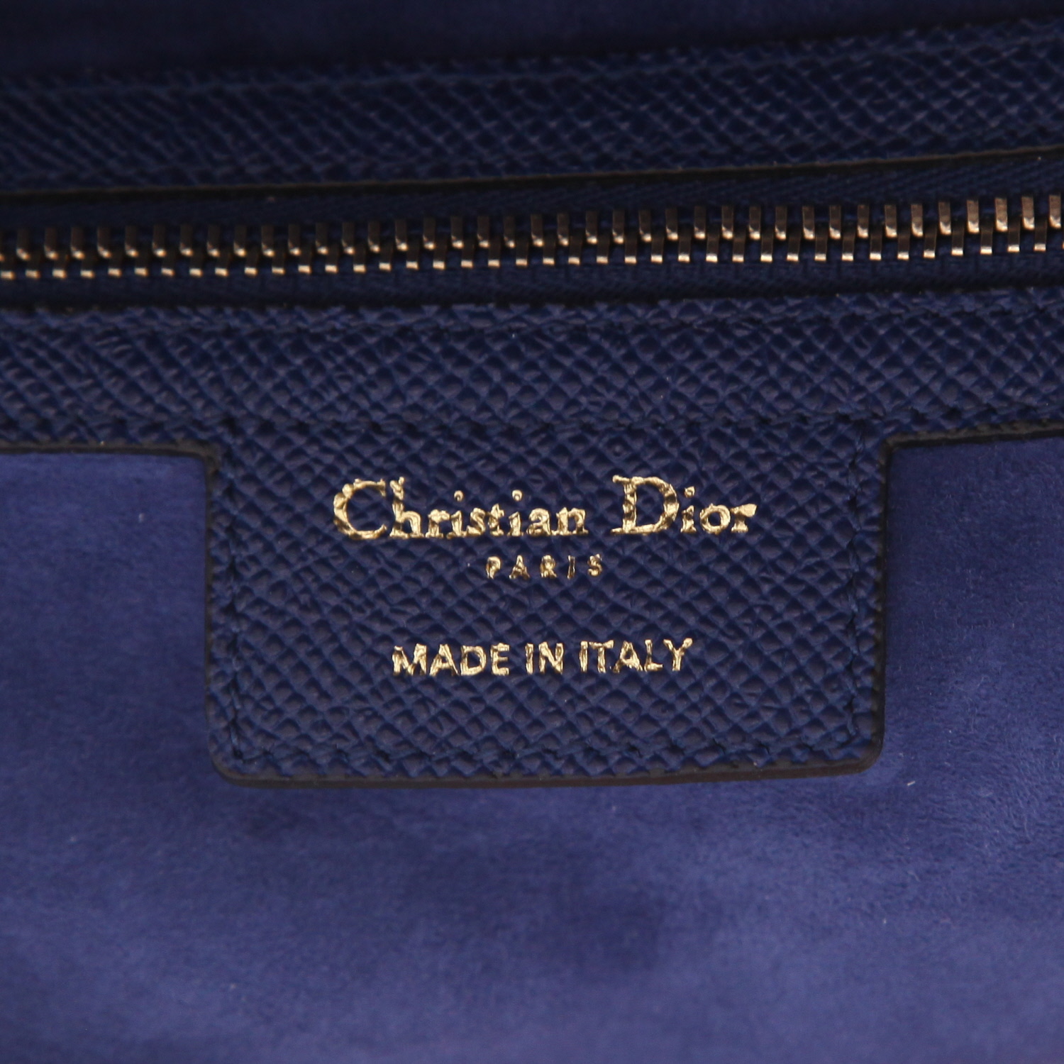 Sac à main Dior Saddle en cuir grainé bleu - Detail D2