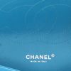 Chanel  Timeless Jumbo shoulder bag  in blue patent quilted leather - Detail D2 thumbnail