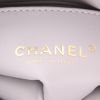 Chanel   shoulder bag  in grey quilted leather - Detail D2 thumbnail