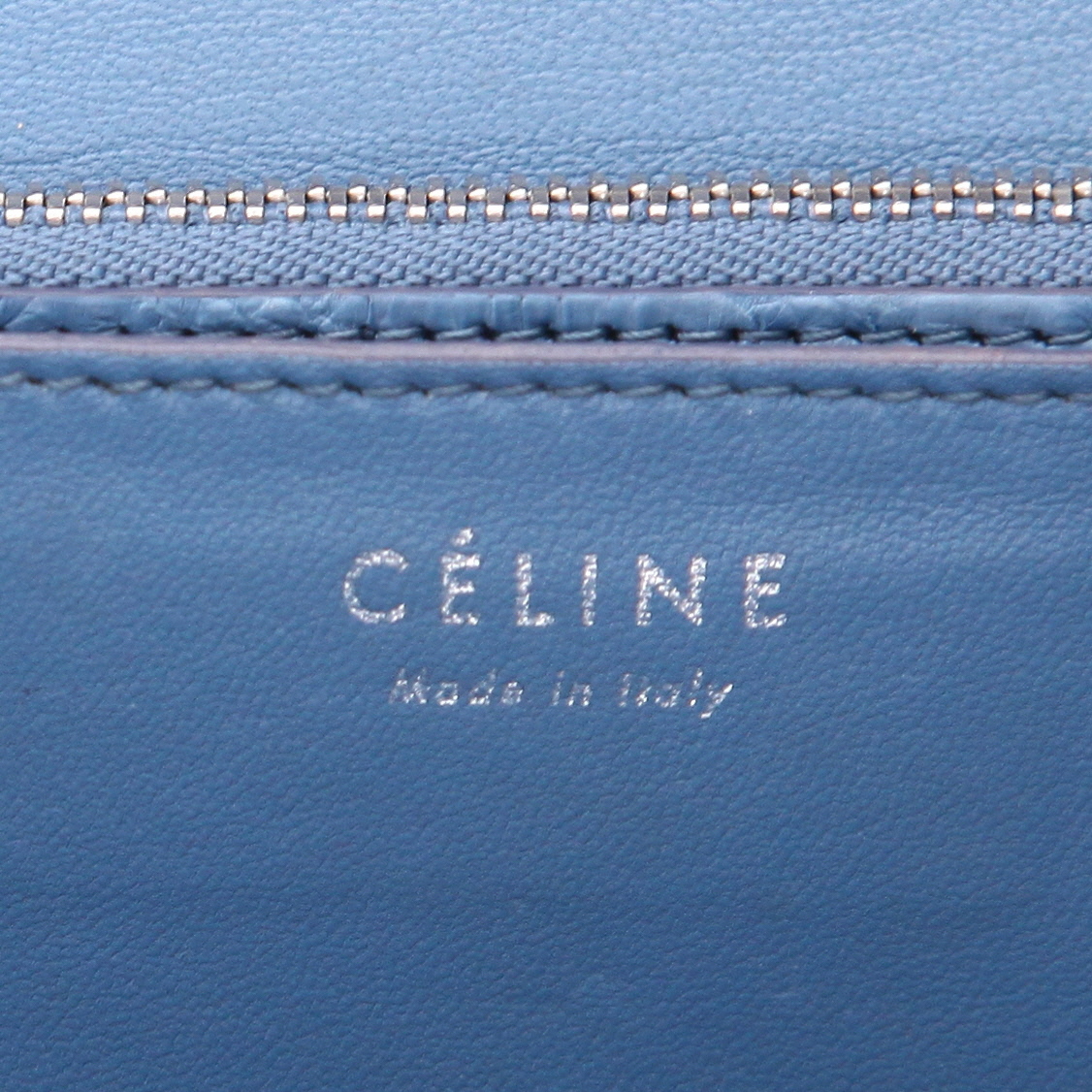 Bolso de mano Celine  Classic Box en piel de pitón azul claro - Detail D2