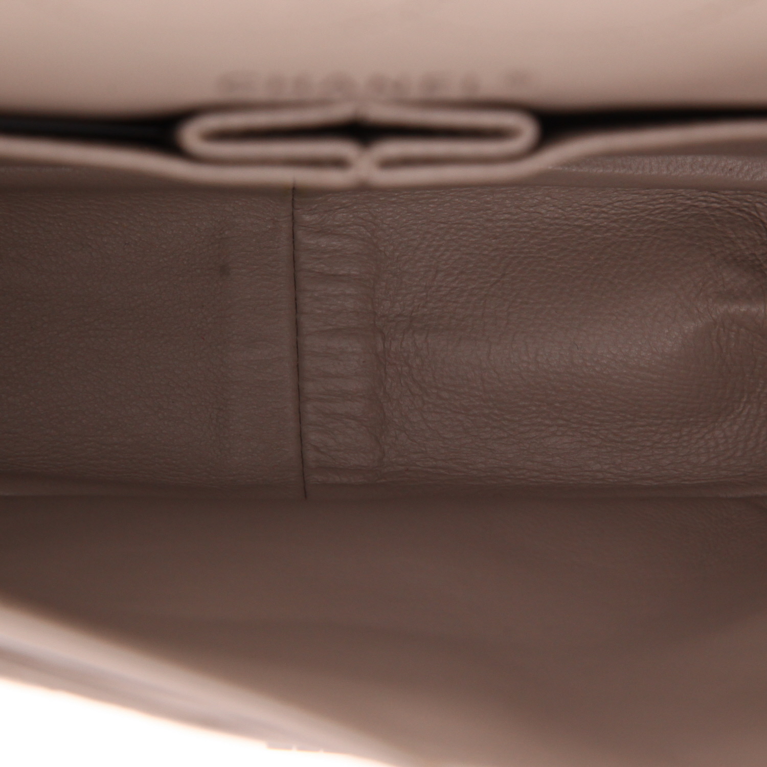 Sac bandoulière Chanel  Chanel 2.55 en cuir matelassé taupe - Detail D3