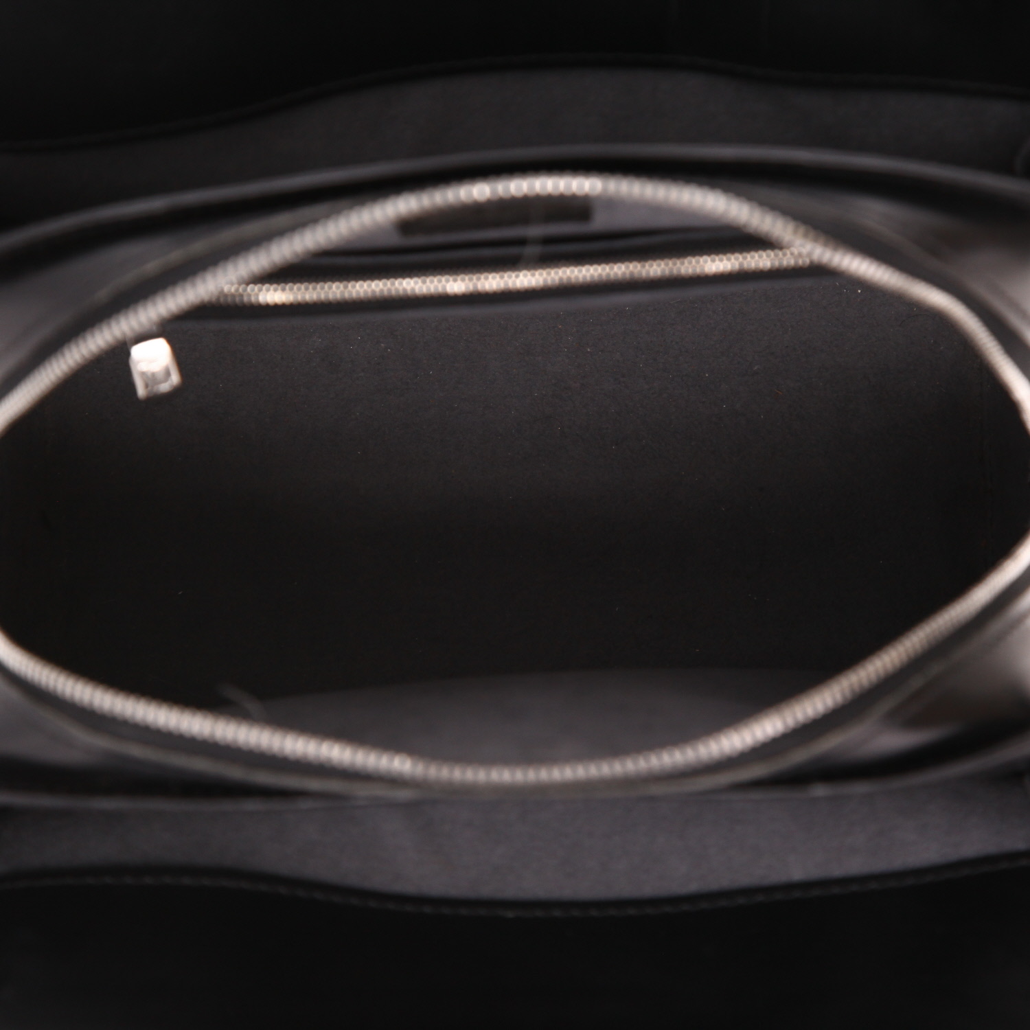 Bolso de mano Louis Vuitton  Pont Neuf en cuero Epi negro - Detail D4