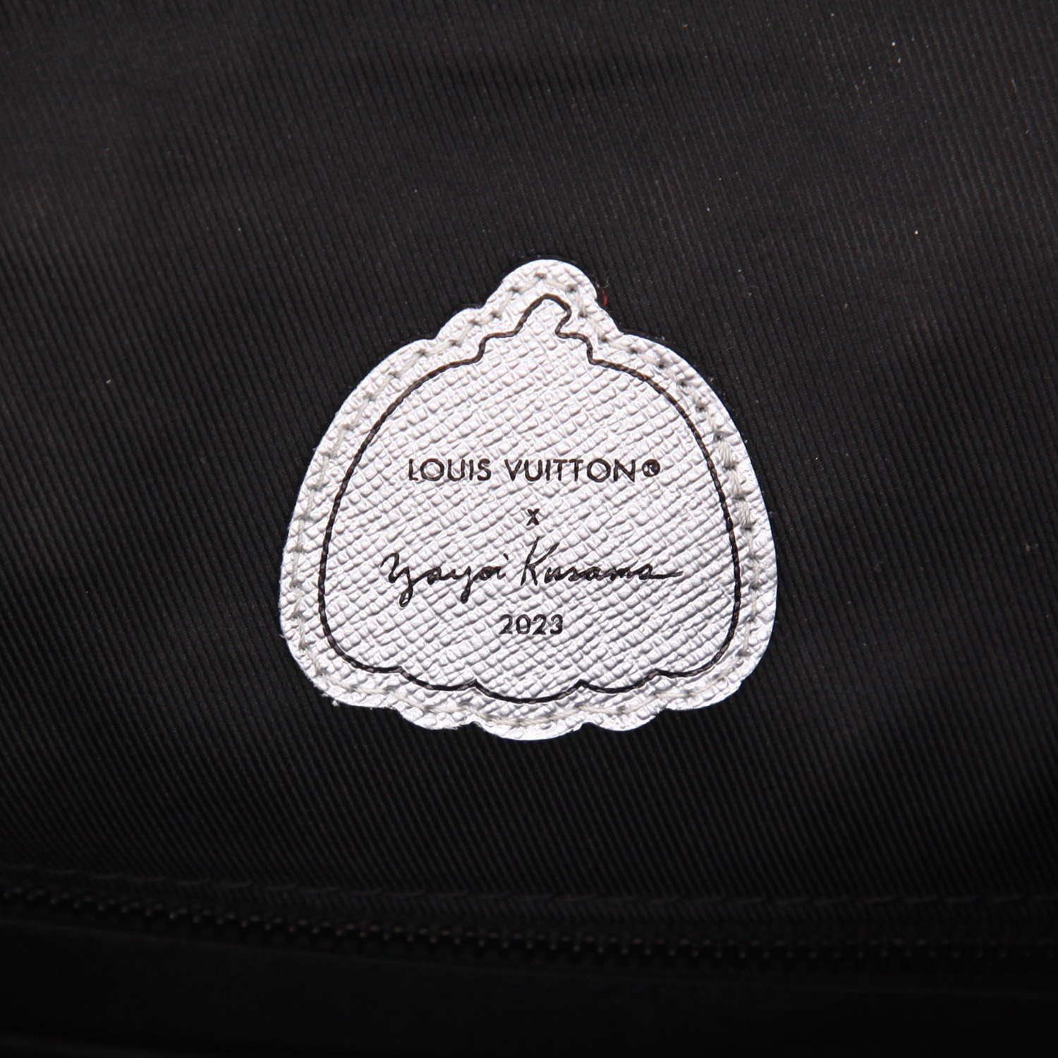 Mochila Louis Vuitton x Yayoi KusamaChristopher en lona Monogram gris - Detail D2