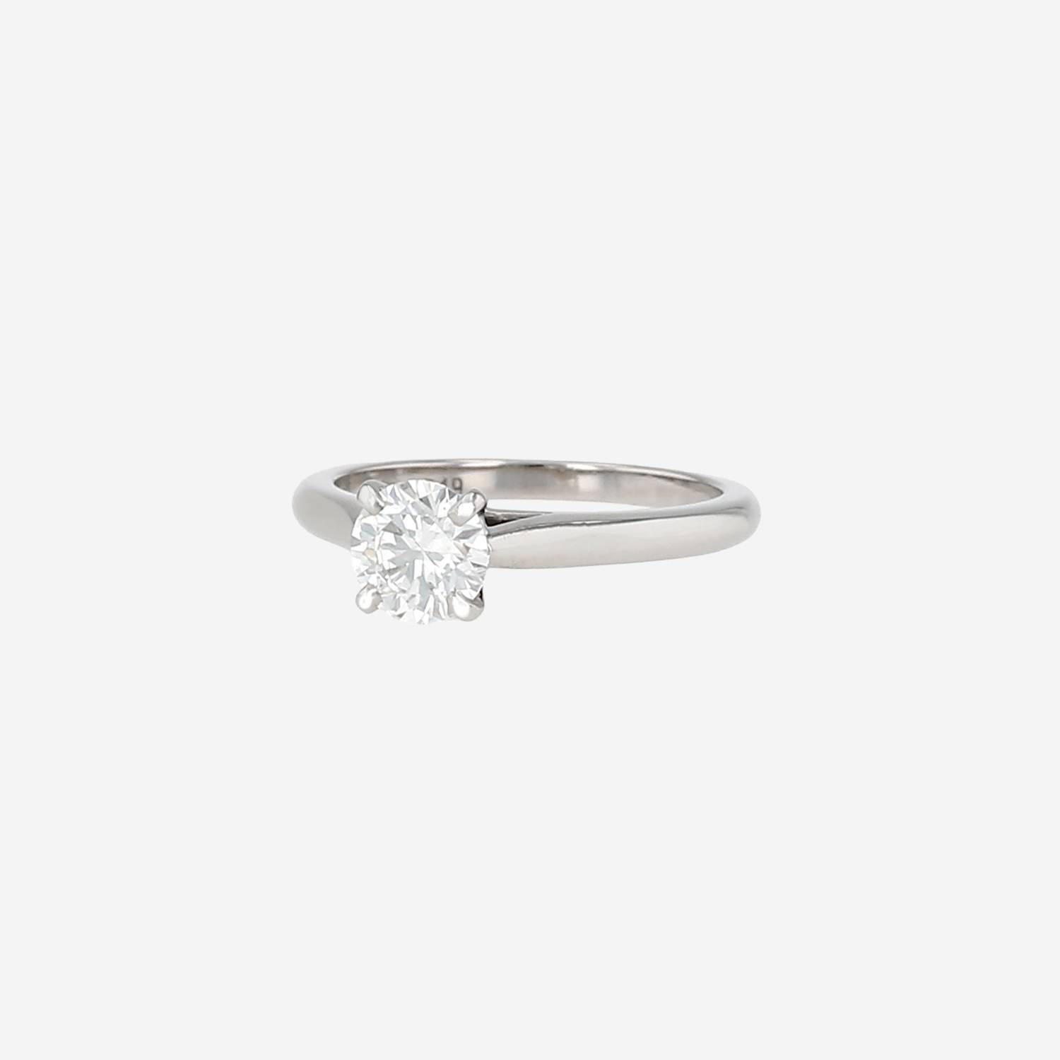 Sortija solitaria Cartier 1895 de platino y diamante