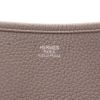 Hermès  Evelyne III shoulder bag  in grey togo leather - Detail D2 thumbnail