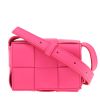 Borsa a tracolla Bottega Veneta  Cassette in pelle intrecciata rosa - 00pp thumbnail