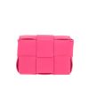 Bottega Veneta  Cassette shoulder bag  in pink intrecciato leather - Detail D2 thumbnail