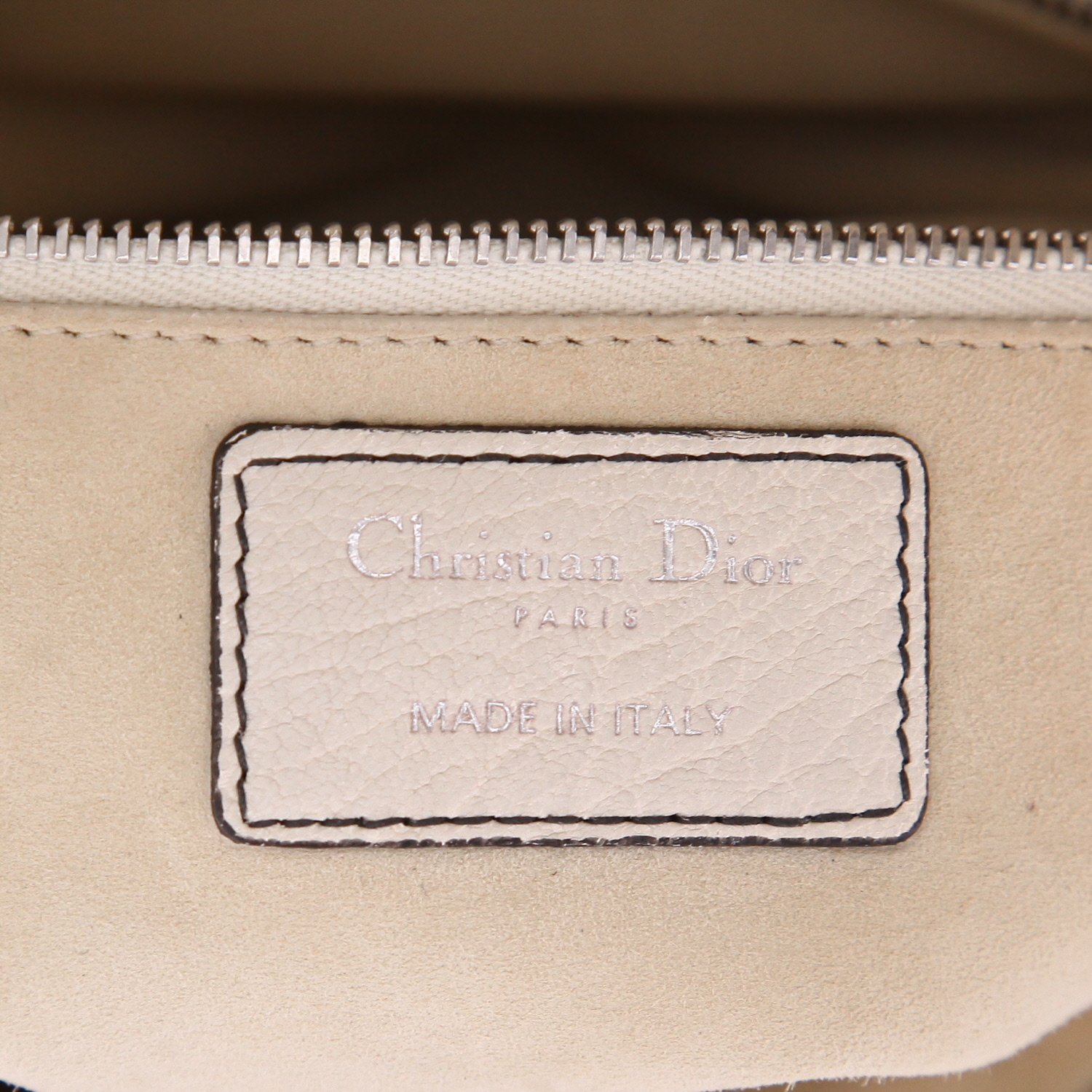 Bolso de mano Dior  Diorissimo en cuero de búfalo blanco - Detail D2