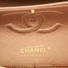 Bolso de mano Chanel  Timeless Classic en cuero acolchado dorado - Detail D2 thumbnail