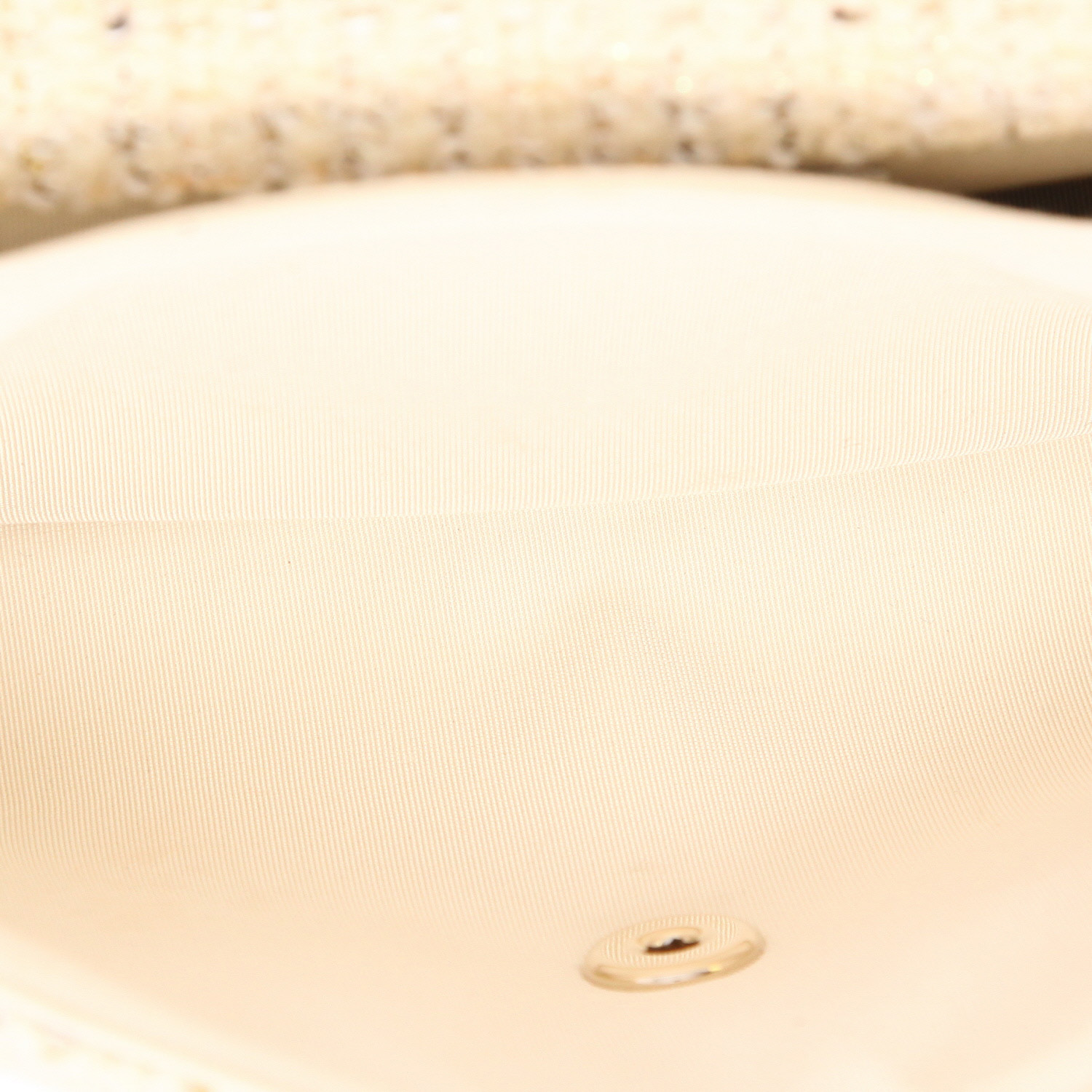 Chanel  Knock on Wood shoulder bag  in ecru tweed - Detail D3