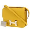 Bolso de mano Hermès  Constance mini  en cuero epsom amarillo - 00pp thumbnail