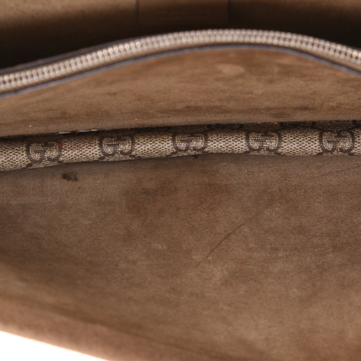 Gucci  Dionysus bag worn on the shoulder or carried in the hand  in beige "sûpreme GG" canvas  and brown suede - Detail D3