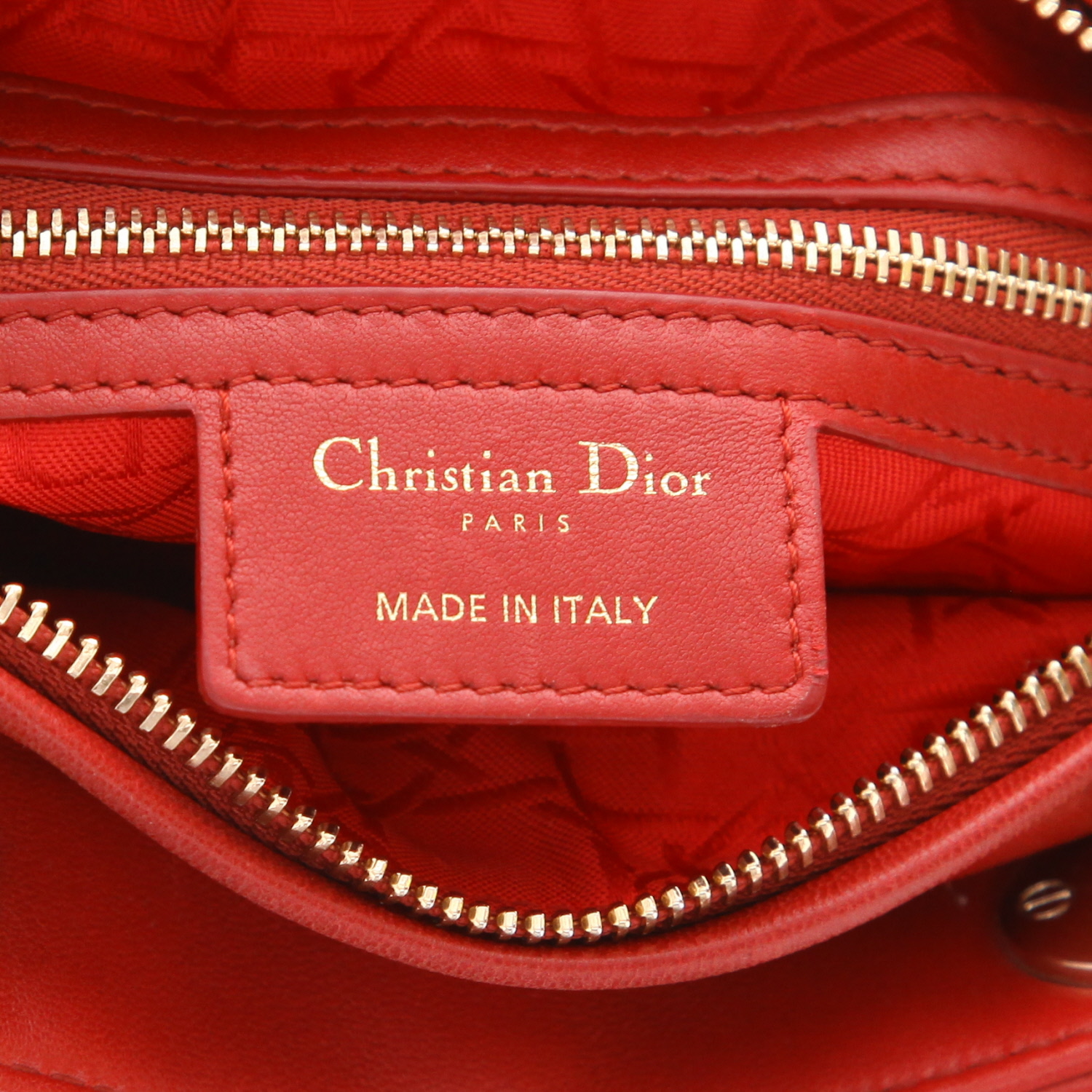 Sac à main Dior  Lady Dior moyen modèle  en cuir cannage rouge - Detail D2