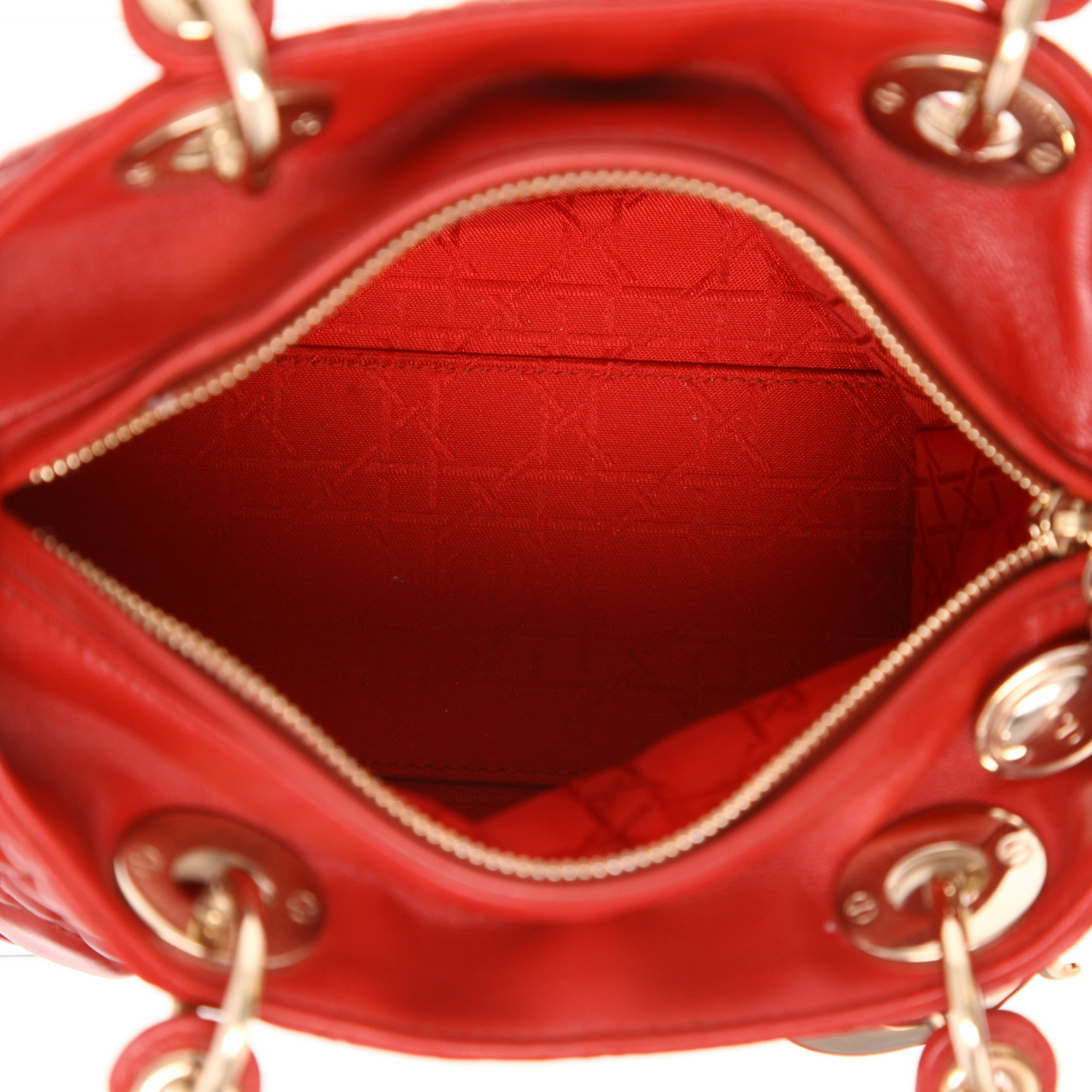 Sac à main Dior  Lady Dior moyen modèle  en cuir cannage rouge - Detail D3