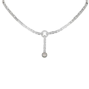 Collier à transformation Cartier Agrafe en or blanc, diamants et perles de culture Collier à transformation Cartier Agrafe en or blanc, diamants et perles de culture