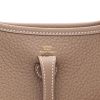 Bolso bandolera Hermès  Mini Evelyne en cuero taurillon clémence marrón etoupe - Detail D2 thumbnail