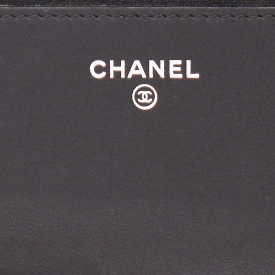 Chanel  Wallet on Chain shoulder bag  in black quilted leather - Detail D2