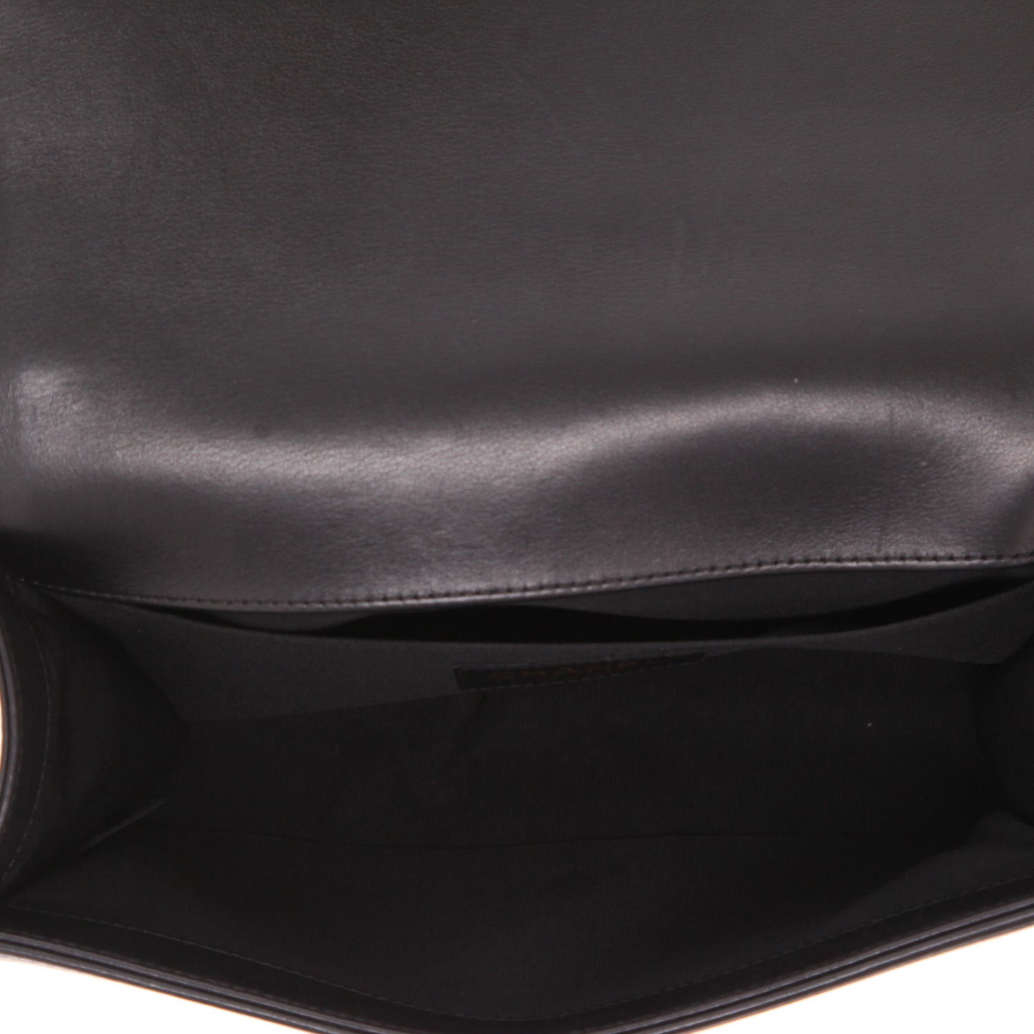 Chanel  Boy shoulder bag  in black quilted leather - Detail D3