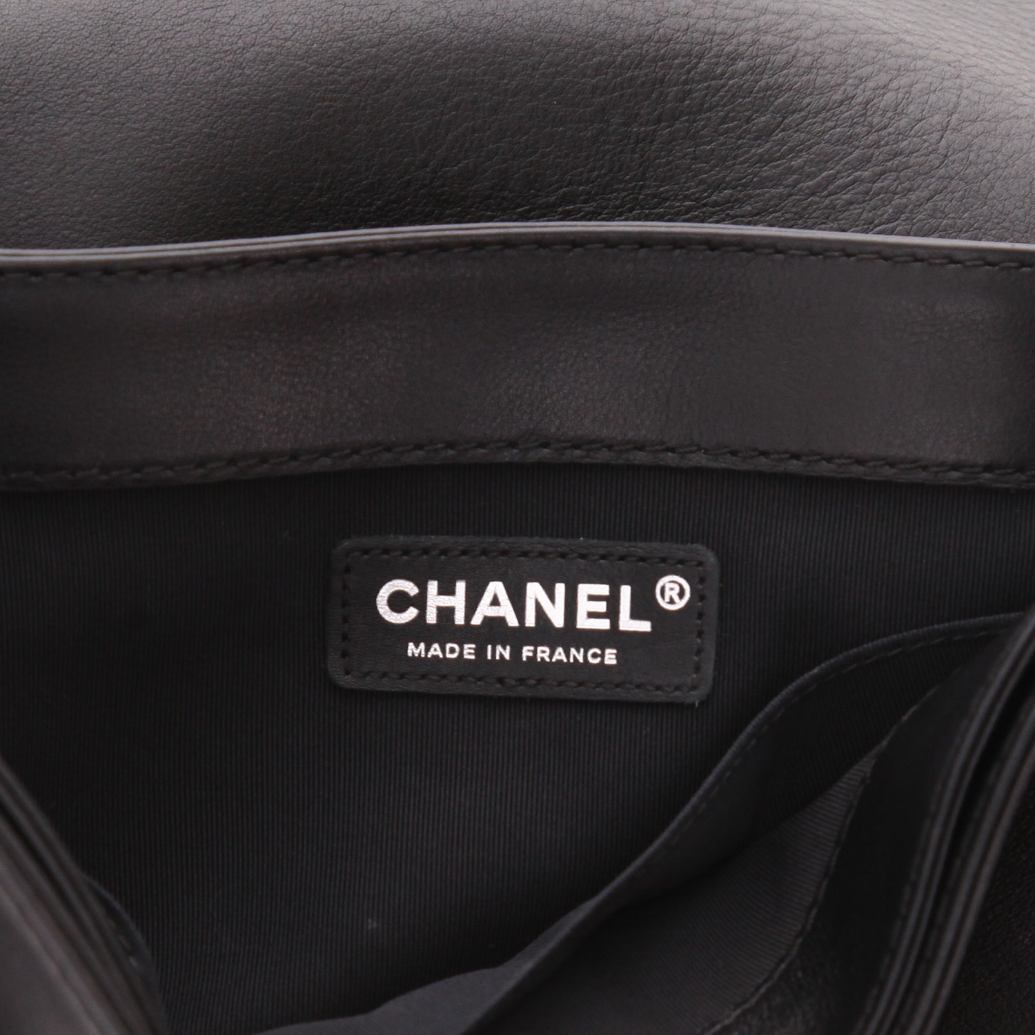 Chanel  Boy Édition Limitée shoulder bag  in black leather - Detail D2