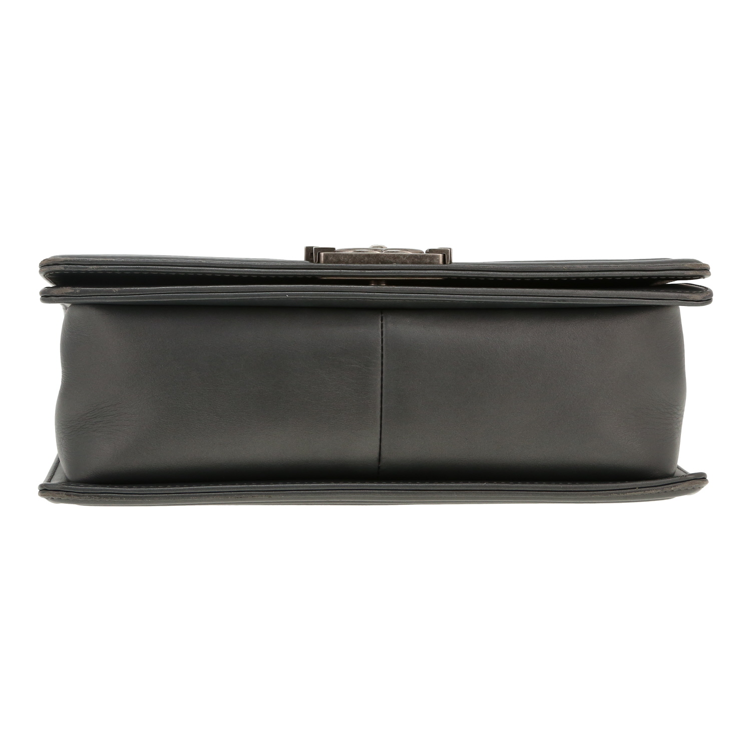 Chanel Boy shoulder bag in grey metallic quilted leather - Detail D1
