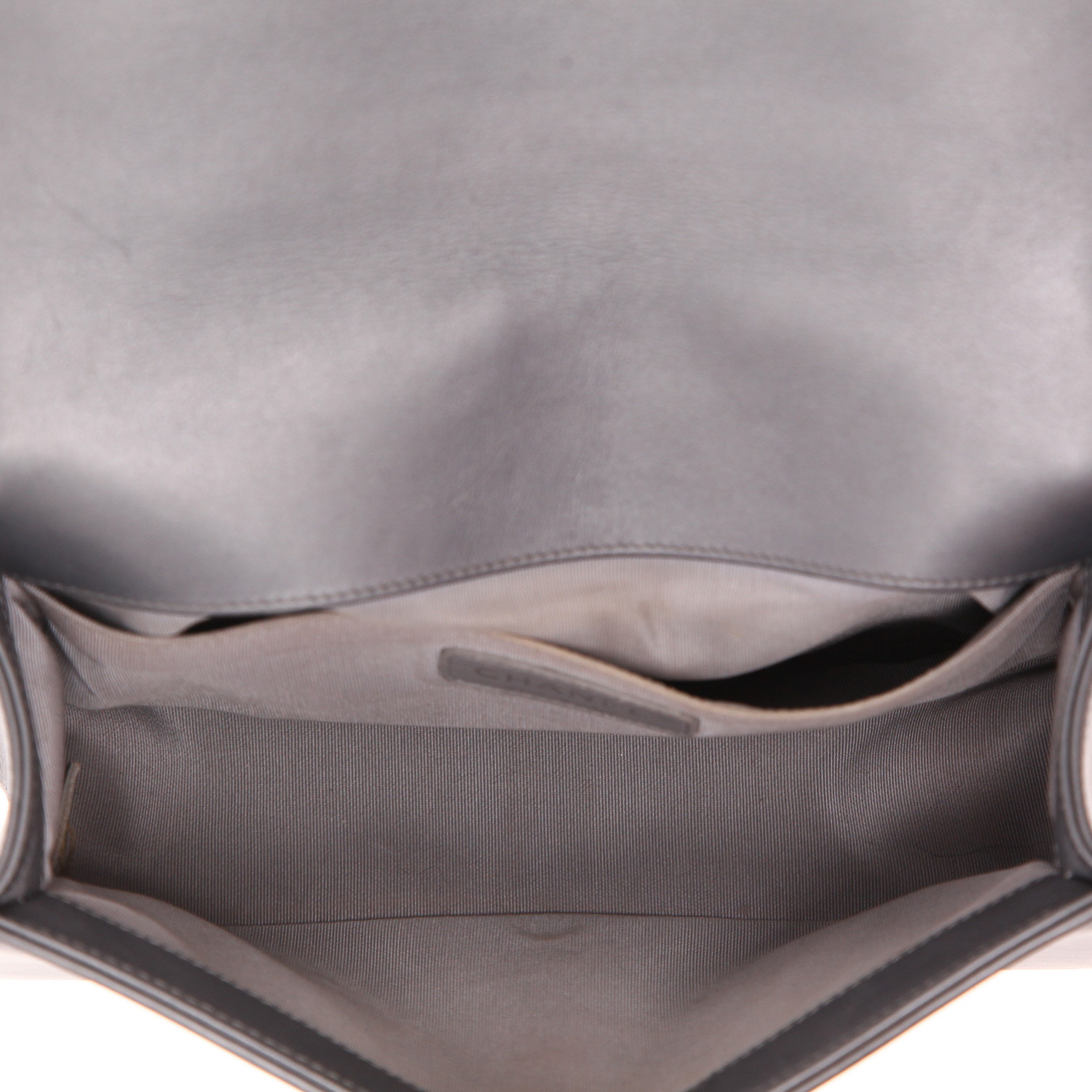 Chanel Boy shoulder bag in grey metallic quilted leather - Detail D4