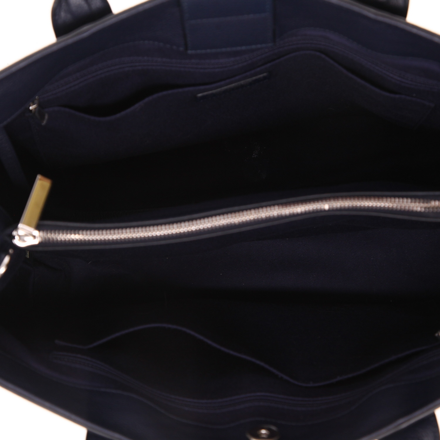 Chanel Neo Executive shopping bag in navy blue grained leather - Detail D3