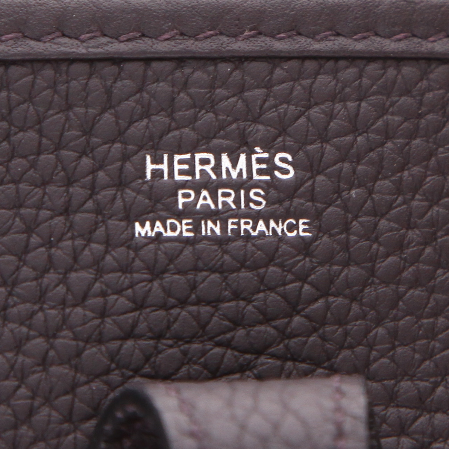 Sac bandoulière Hermès  Evelyne III en cuir togo Prunoir - Detail D2
