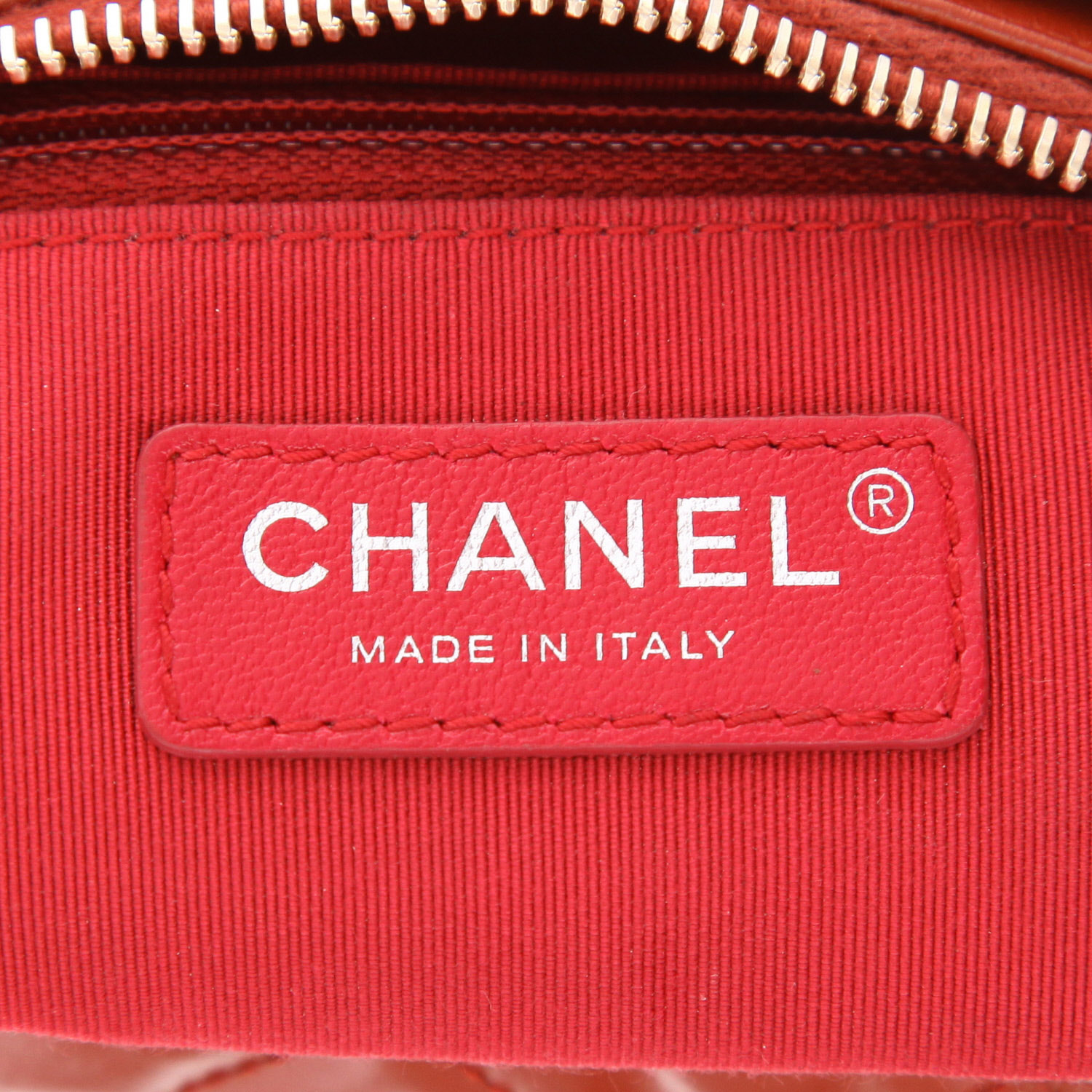 Bolso bandolera Chanel  Gabrielle  modelo pequeño  en cuero acolchado rojo - Detail D2