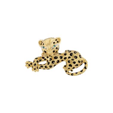 Broche Fred Panthère en or jaune, émail, diamants et émeraudes