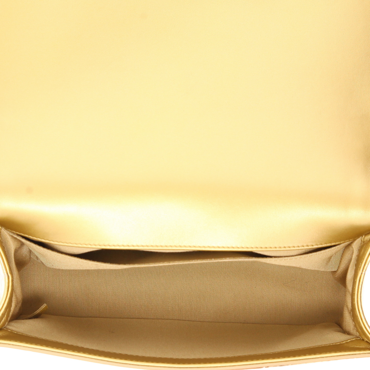 Sac bandoulière Chanel  Boy moyen modèle  en cuir doré - Detail D3