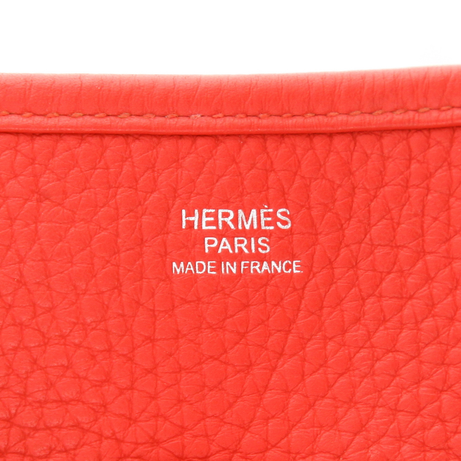 Bolso bandolera Hermès  Evelyne III en cuero togo rojo - Detail D2