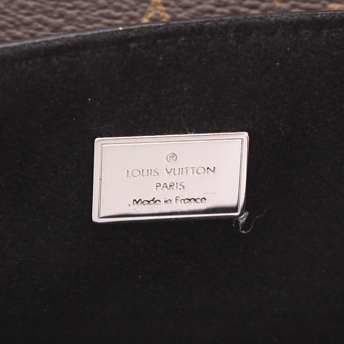 Louis Vuitton   backpack  in brown monogram canvas  and black patent leather - Detail D2
