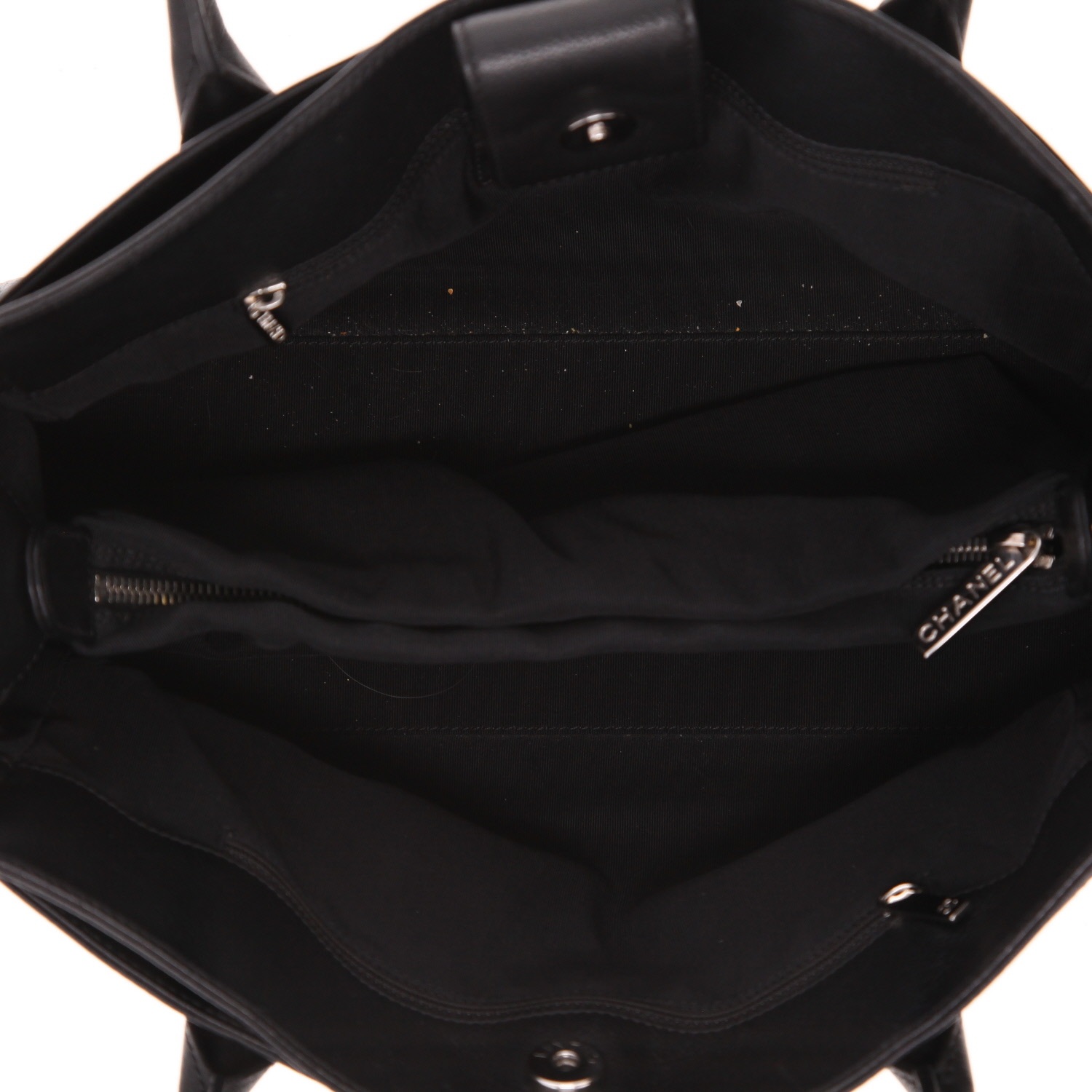 Chanel Executive shopping bag in black grained leather - Detail D3