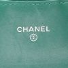 Billetera Chanel  Classic Wallet en cuero acolchado verde - Detail D2 thumbnail