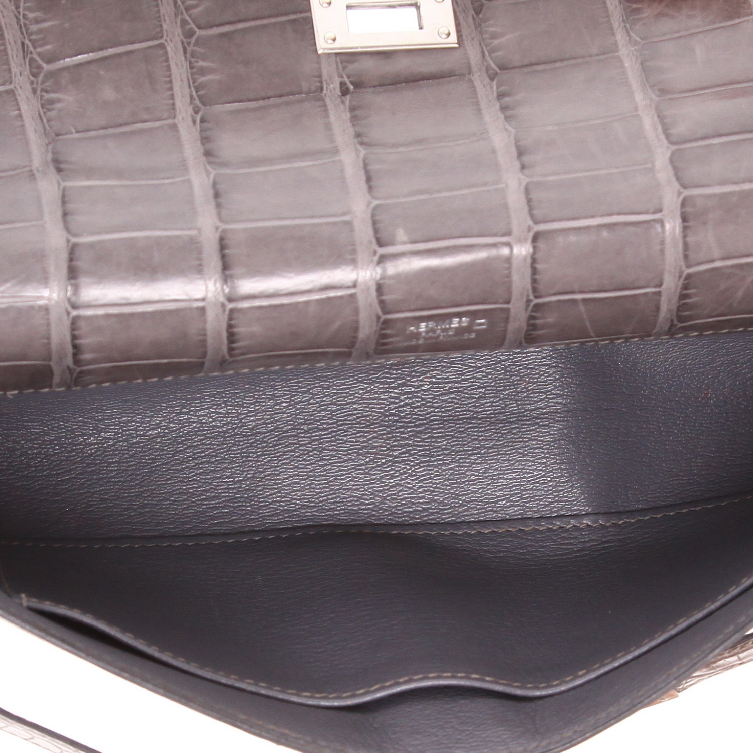 Bolsito de mano Hermès  Kelly Cut en aligátor gris - Detail D3