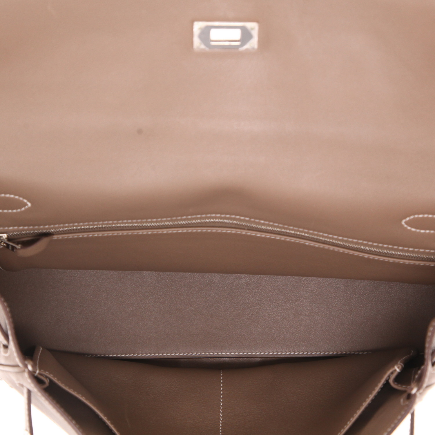 Sac à main Hermès  Kelly Lakis en cuir Swift étoupe - Detail D3