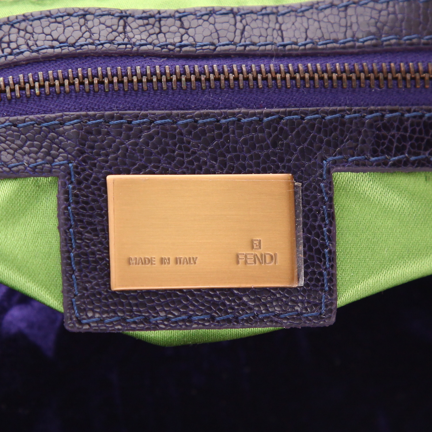 Sac à main Fendi  Baguette en velours violet - Detail D2