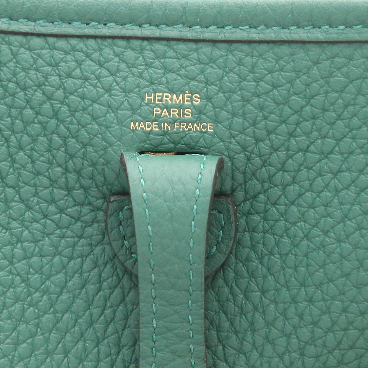 Sac bandoulière Hermès  Mini Evelyne en cuir taurillon clémence vert - Detail D2