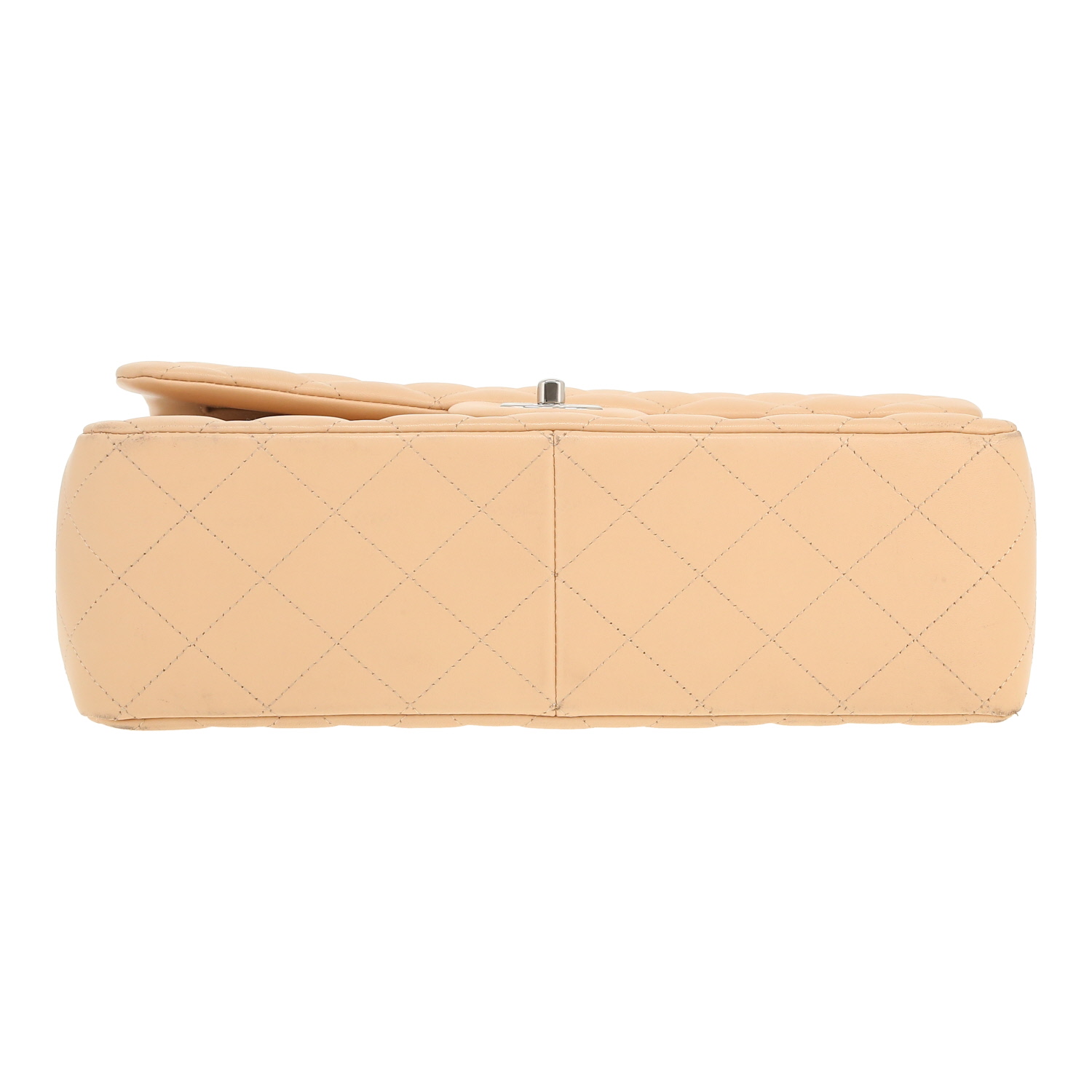 Chanel  Timeless Jumbo shoulder bag  in beige quilted leather - Detail D1