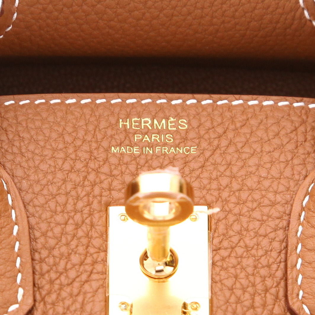 Bolso de mano Hermès  Birkin 25 cm en cuero togo color oro - Detail D2