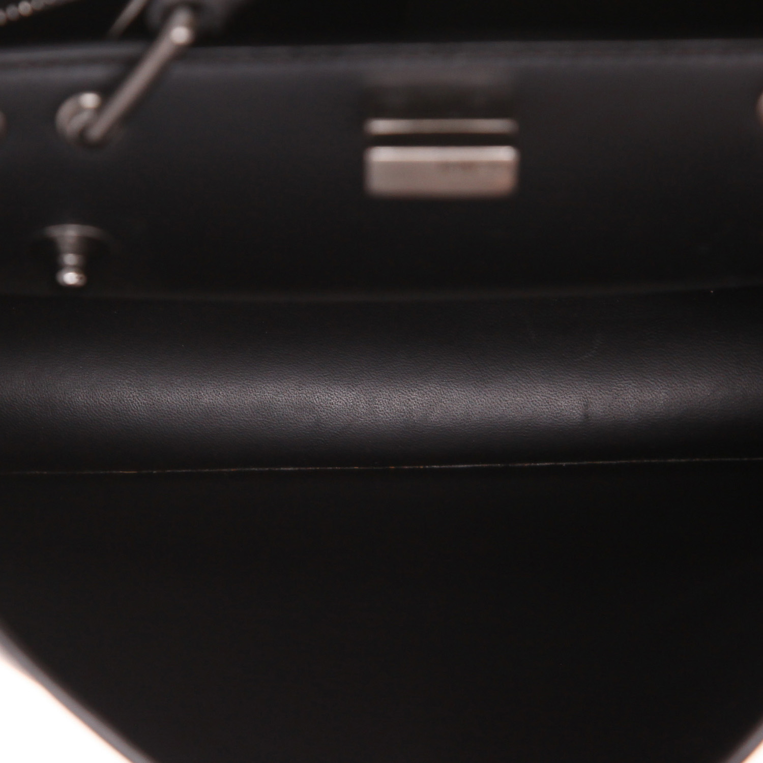 Fendi Peekaboo handbag in black leather - Detail D3
