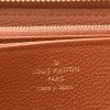 Billetera Louis Vuitton  Zippy en cuero monogram huella marrón - Detail D2 thumbnail