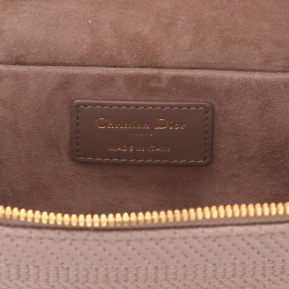 Bolso bandolera Dior Travel Vanity en cuero cannage color topo - Detail D2