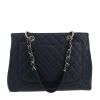 Chanel  Shopping GST shopping bag  in navy blue quilted grained leather - Detail D4 thumbnail