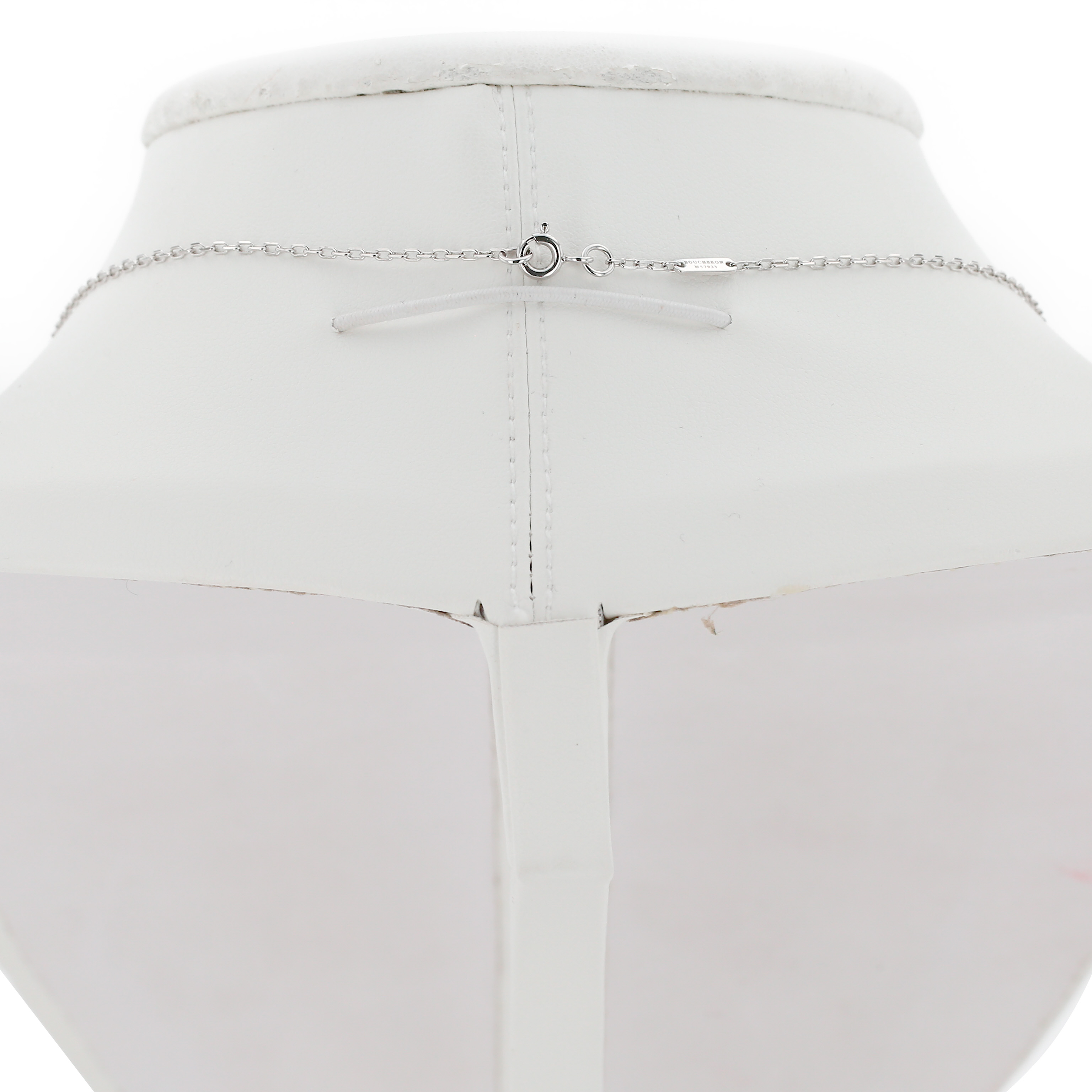 Collier Boucheron Ava en or blanc et diamants - Detail D4