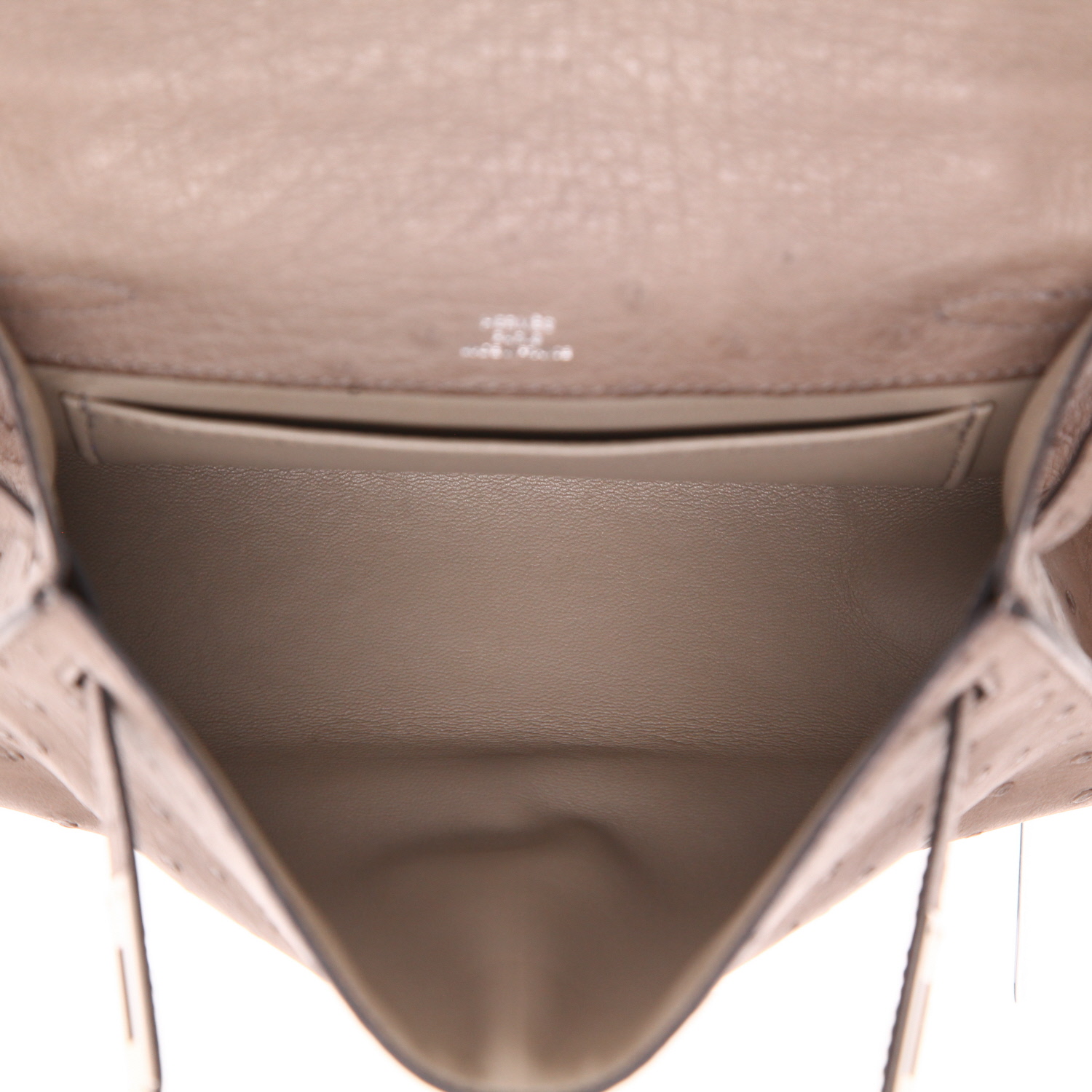 Bolsito de mano Hermès  Kelly - Clutch en avestruz gris - Detail D3